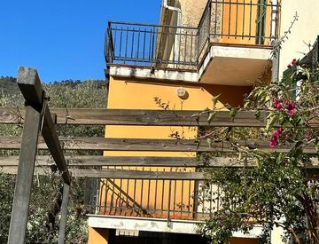 Foto 1 di 18 - Rustico, casale in Vendita in Via evigno a Diano San Pietro