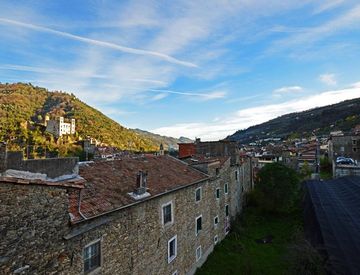 Foto 1 di 41 - Appartamento in Vendita a Dolceacqua