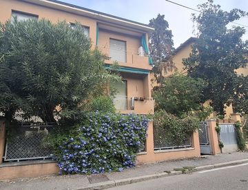 Facciata - Trilocale in Affitto in Via Fratelli Gruppi a Bologna