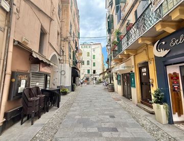 Foto 1 di 11 - Bilocale in Vendita in Via Pietro Calvi 6 a Sanremo