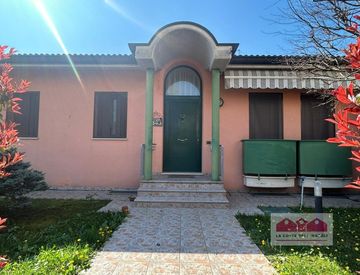 Facciata - Villetta a schiera in Affitto in Via Vincenzo Gioberti a Costabissara