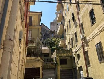 Foto 1 di 3 - Quadrilocale in Vendita in Via Francesco Acri a Catanzaro