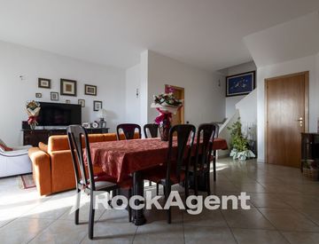 Foto 1 di 41 - Casa bifamiliare, trifamiliare in Vendita in Via Roberto Niederer a Soveria Simeri