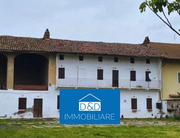 Foto 1 di 7 - Rustico, casale in Vendita in Via Emanuele Filiberto 54 a Tronzano Vercellese
