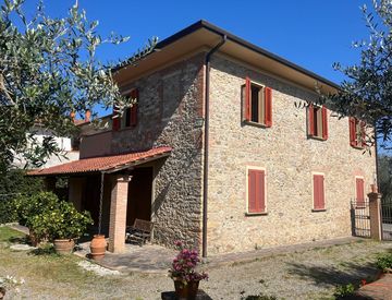 Foto 1 di 52 - Appartamento in Affitto in Via del Chianti a Terricciola