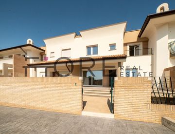 Facciata - Casa indipendente in Vendita in Via di Valle Schioia a Anzio