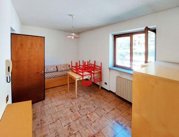 Soggiorno - Monolocale in Vendita in Via Trieste 56 -58 a Pasturo