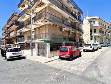 Foto 1 di 27 - Quadrilocale in Vendita in Via Giulio Verne a Ragusa