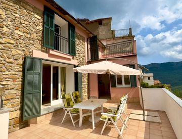 Terrazza - Rustico, casale in Vendita in Via Circonvallazione a Cesio
