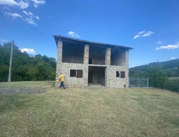 Foto 1 di 14 - Rustico, casale in Vendita in Via Valle Pazzano a Serramazzoni