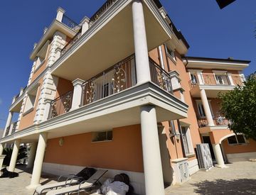 Foto 1 di 19 - Villa in Vendita in Via Oro a Taggia