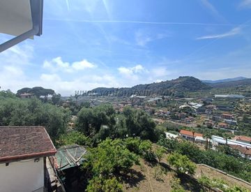 Foto 1 di 20 - Quadrilocale in Vendita in Via Generale Vincenzo Rossi 55 a Bordighera