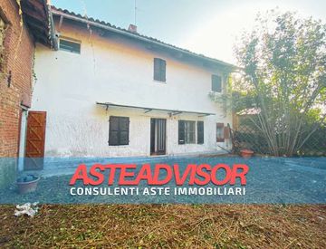 Foto 1 di 23 - Casa bifamiliare, trifamiliare in Vendita in Via Ferrarini 10 a Crescentino
