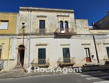 Foto 1 di 34 - Appartamento in Vendita in Via Cavour 112 a Salice Salentino