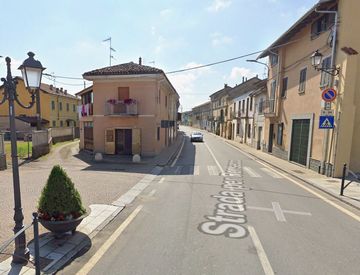 Foto 1 di 13 - Casa indipendente in Vendita in Piazza Vittorio Veneto 13 a Ronsecco