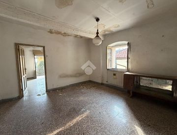 Stanza - Rustico, casale in Vendita in Via Cadorna a Bolgare