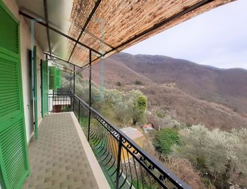 Terrazza - Rustico, casale in Vendita in zona Nirasca a Pieve di Teco