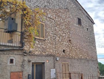 Vista - Trilocale in Vendita in Via San Liberata a Sant'Angelo Romano