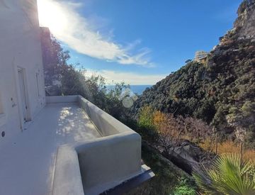 Foto 1 di 9 - Bilocale in Vendita in Via Sopramare 33 a Amalfi