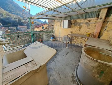 Terrazza - Casa bifamiliare, trifamiliare in Vendita in Piazza Duomo a Badalucco