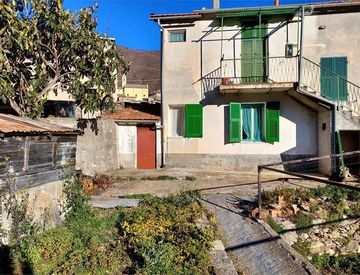Foto 1 di 29 - Bilocale in Vendita in Via Poggio 23 a Rezzo