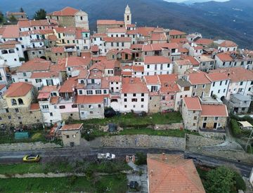 Foto 1 di 35 - Rustico, casale in Vendita in Via Cesare Battisti a Lucinasco