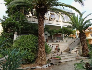 Facciata - Villa in Vendita in Viale Marcello Federici 124 a Ascoli Piceno