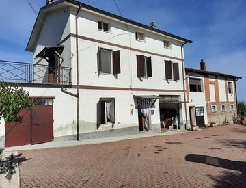 Foto 1 di 12 - Casa indipendente in Vendita in Via Serramazzoni-Prignano a Serramazzoni