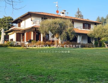 Facciata - Casa bifamiliare, trifamiliare in Affitto in Via Crotto Urago 23 a Montorfano