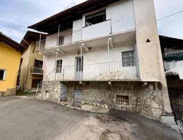 Facciata - Casa bifamiliare in Vendita in Borgata Vallossera 18 a Rocca Canavese