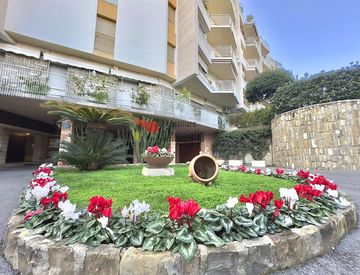 Giardino - Quadrilocale in Vendita in Via Legnano 10 a Sanremo