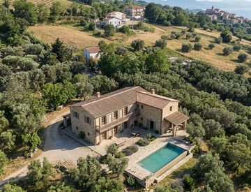 Piscina - Casa indipendente in Vendita in Via San Liberatore a Roseto degli Abruzzi