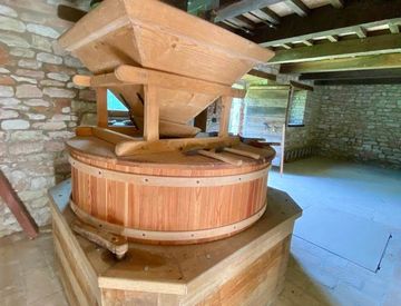 Piscina - Rustico, casale in Vendita in Via Enrico Mattei 53 a Urbino