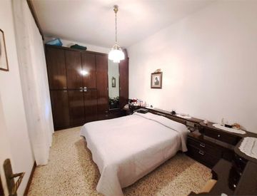 Camera da letto - Trilocale in Vendita in Via Umbria a Livorno