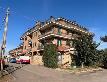 Vista - Bilocale in Vendita in Via delle Testuggini a Roma