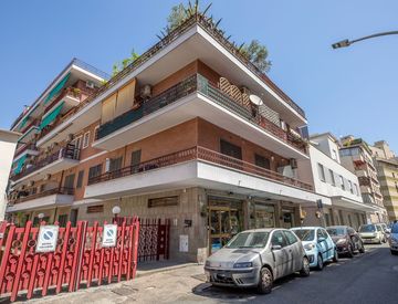 Facciata - Quadrilocale in Vendita in Via Michele Amari 34 a Roma