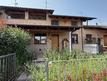Foto 1 di 44 - Casa bifamiliare, trifamiliare in Vendita in Via Arbuscello 16 a Borgo d'Ale