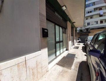 Corridoio - Locale commerciale in Vendita in Via Michelangelo Falvetto 44 a Palermo
