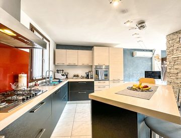 Cucina - Villetta a schiera in Vendita in Strada Comunale per Borgosesia a Cellio con Breia