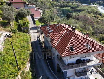 Foto 1 di 25 - Casa bifamiliare, trifamiliare in Vendita in Frazione Varase 31 a Ventimiglia