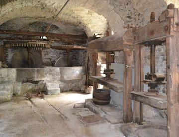 Stanza - Rustico, casale in Vendita in Via Cava a Ceriana