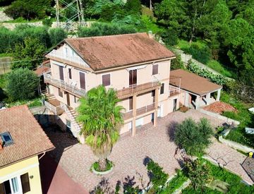 Foto 1 di 23 - Quadrilocale in Vendita in Via Argine Destro 595 a Imperia