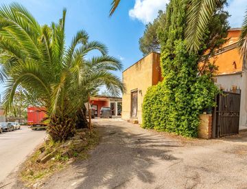 Facciata - Capannone in Vendita in Via di Cervara 33 a Roma