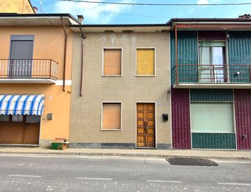 Facciata - Casa indipendente in Vendita in Via Roma 5 a Zerbo
