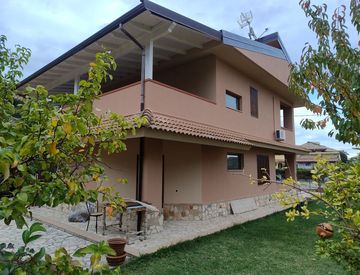 Foto 1 di 31 - Villa in Vendita in Villaggio Buda a Gimigliano