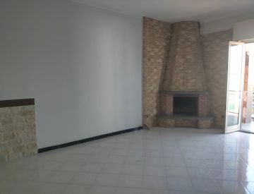 Stanza - Trilocale in Affitto in Via Crapolla II 172 a Pompei