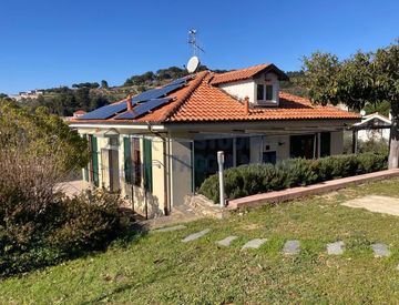 Foto 1 di 20 - Villa in Vendita in Via Fanny Roncati Carli a Imperia