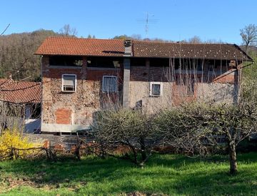 Foto 1 di 14 - Quadrilocale in Vendita in Strada Comunale di Castorino 3 a Serravalle Sesia