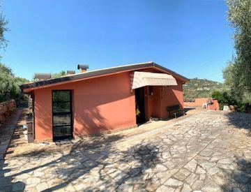 Foto 1 di 51 - Villa in Vendita in Strada Ronchi Brighei 7 a Imperia