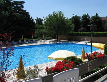Piscina - Quadrilocale in Vendita in Corso Cosenza 18 a Torino